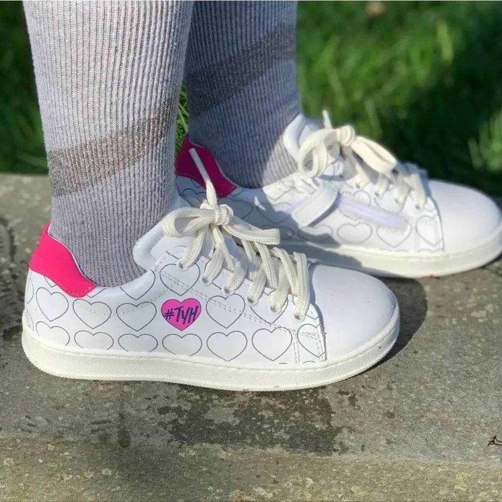 TOMMY HILFIGER HEART DRAMA CHUNKY EMBOSSED LACE UP SNEAKER